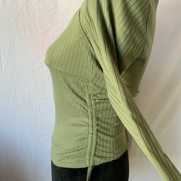 Green Top - Picture 3 of 5